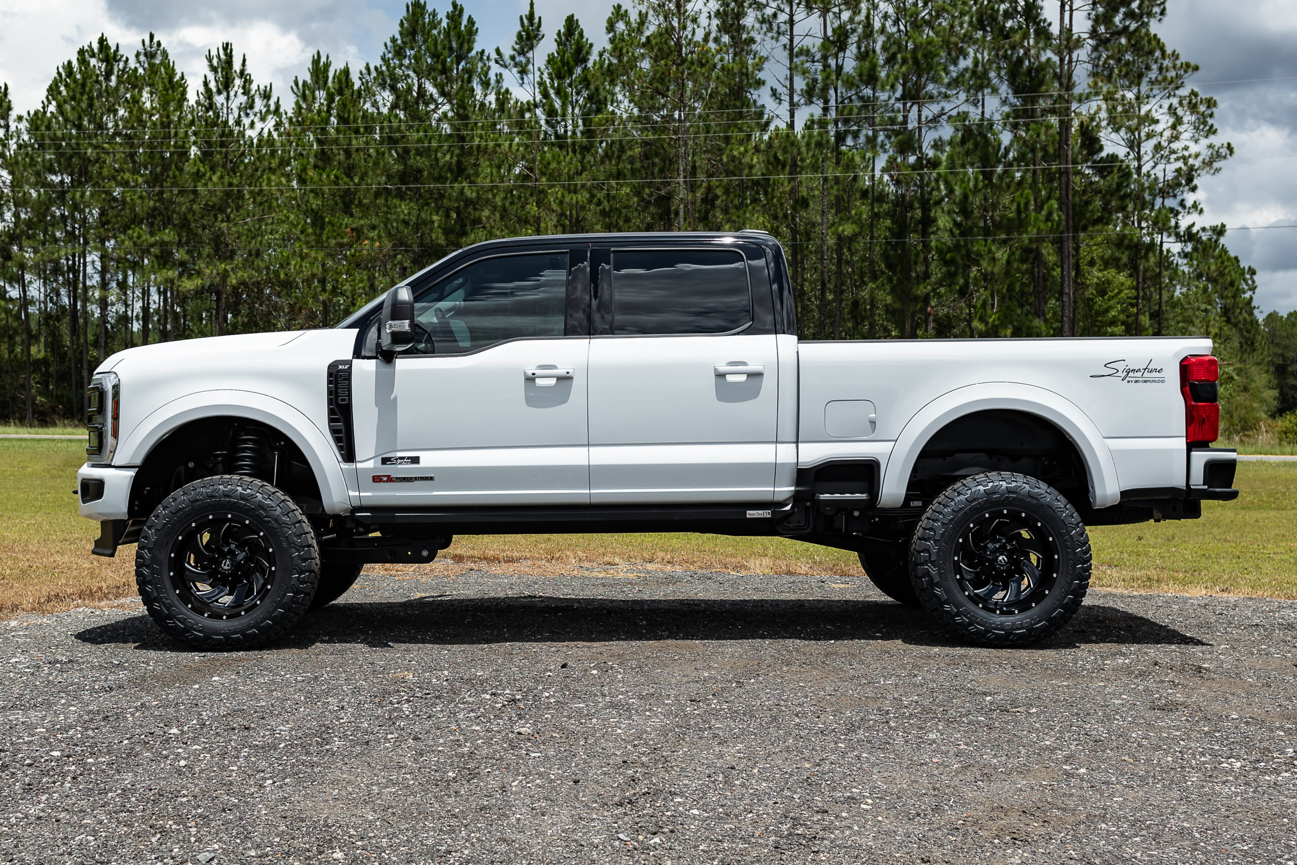Ford F-250 Signature White