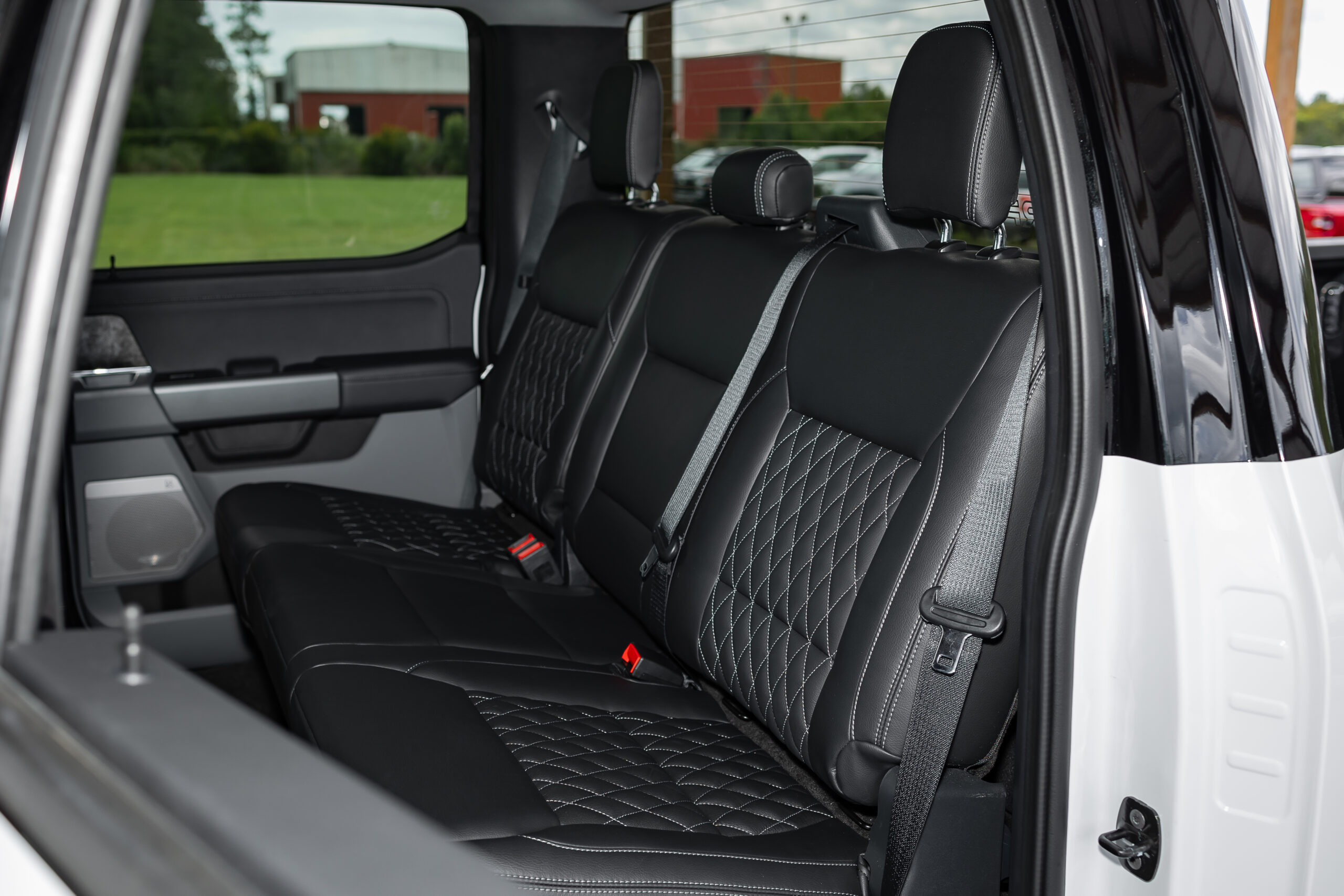 Ford F-250 Signature White