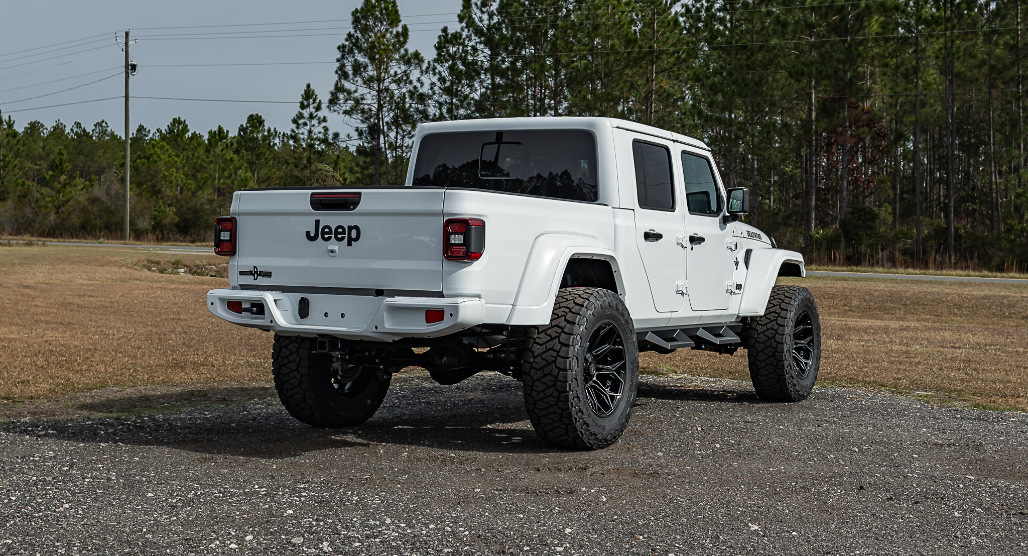 Jeep Gladiator Deadwood Smoke - White