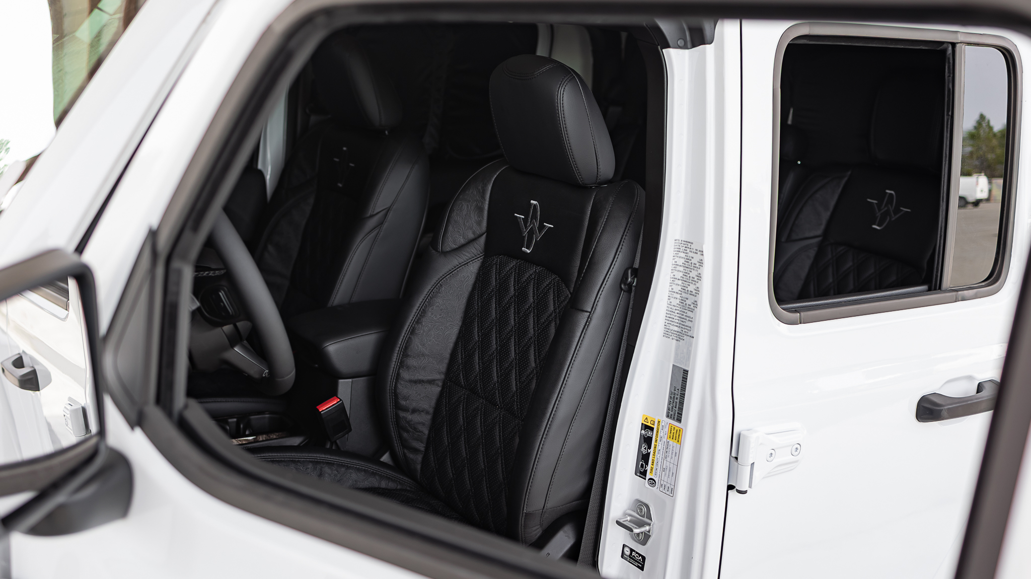 Jeep Gladiator Deadwood Smoke - White