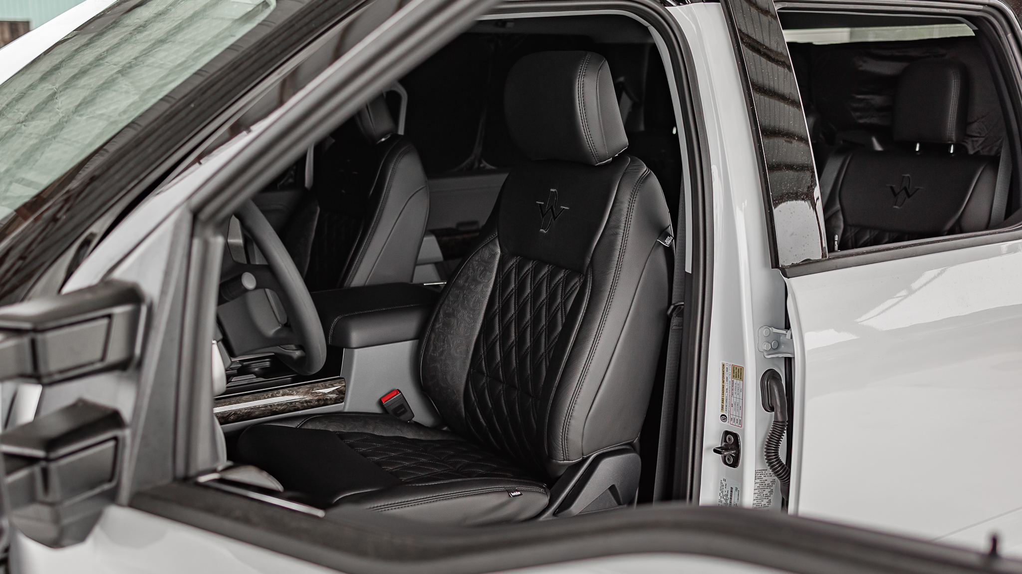 Ford F-250 Deadwood White