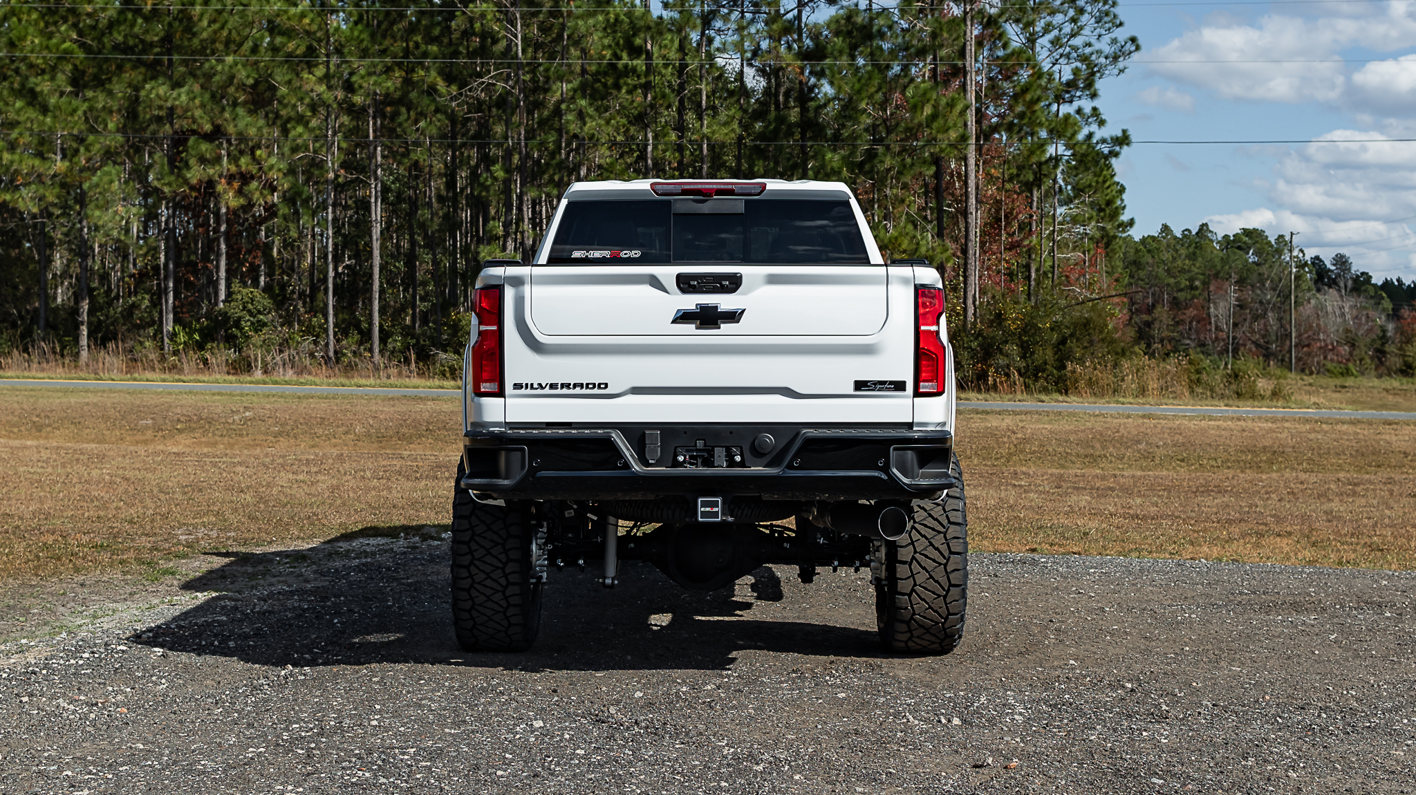 Chevrolet 2500 Signature White