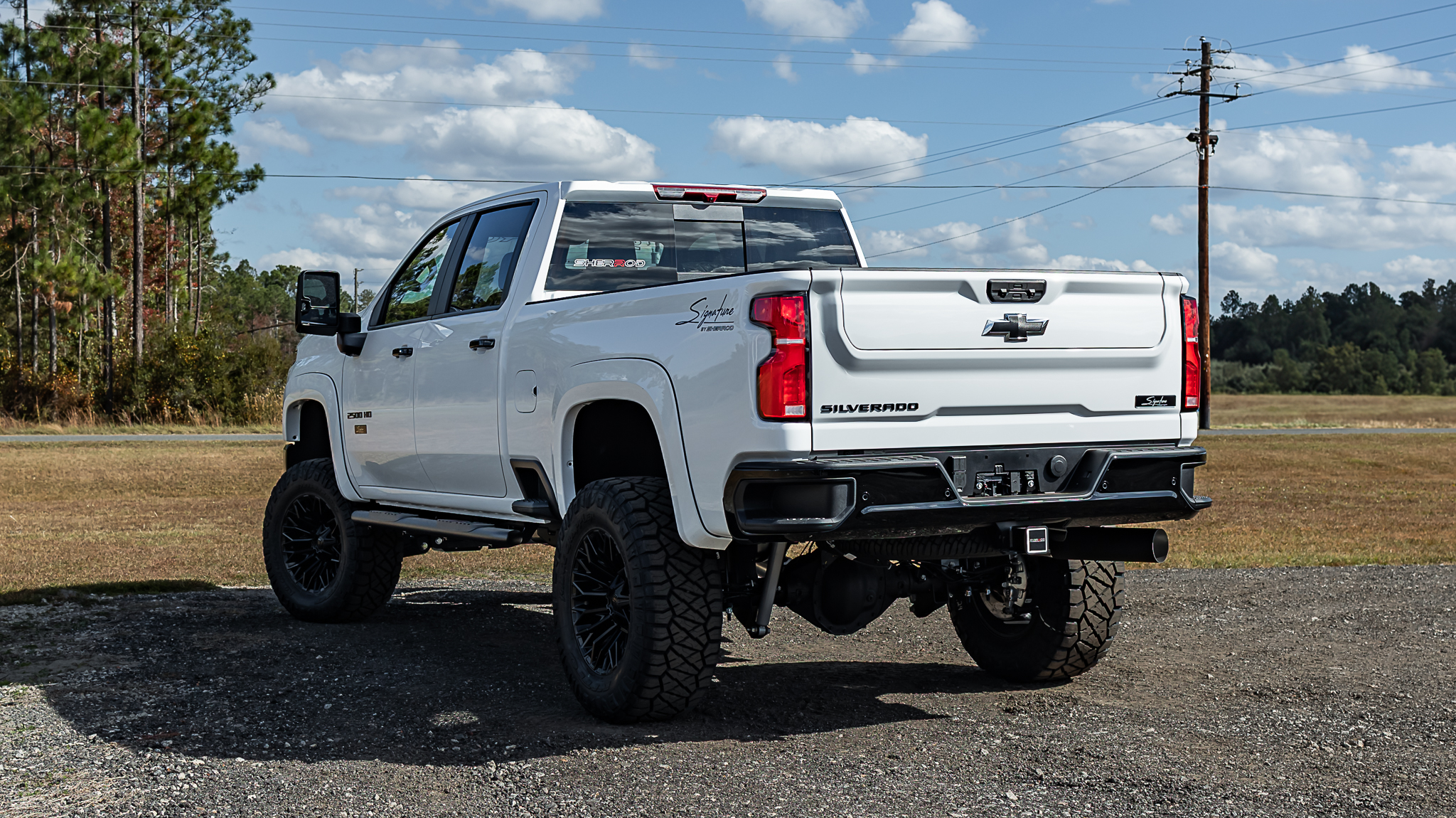 Chevrolet 2500 Signature White