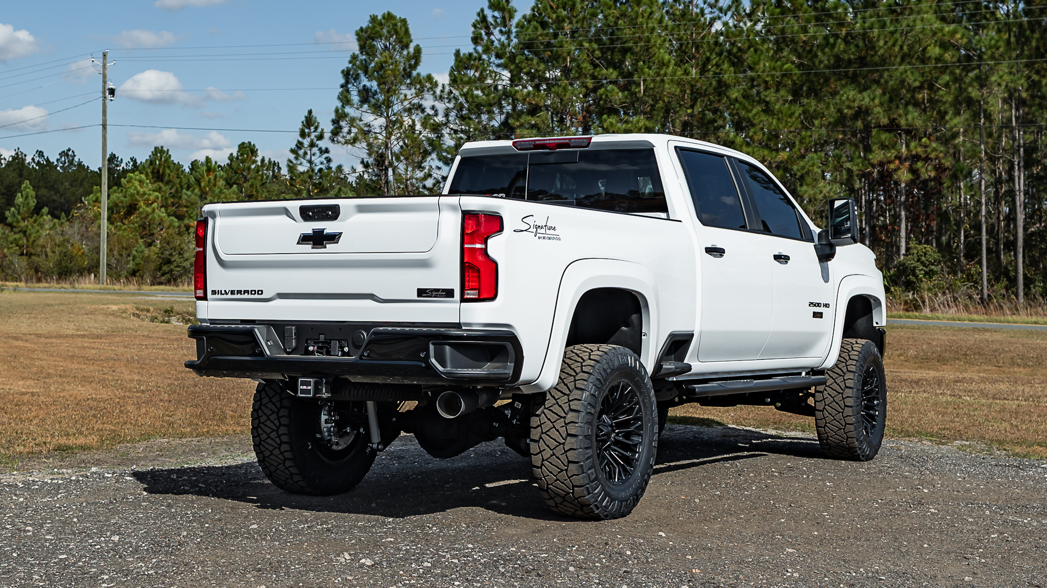 Chevrolet 2500 Signature White