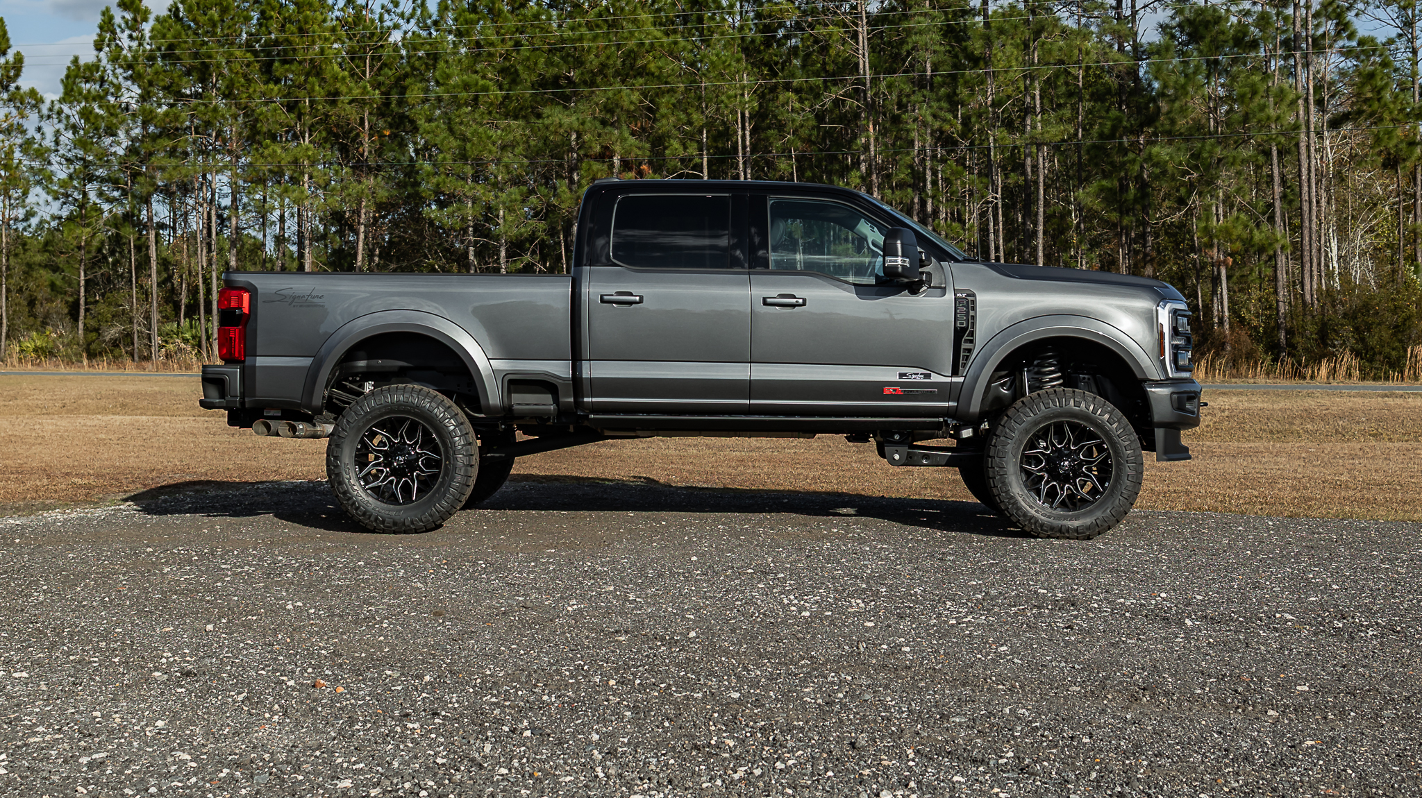 Ford F-250 Signature - Gray