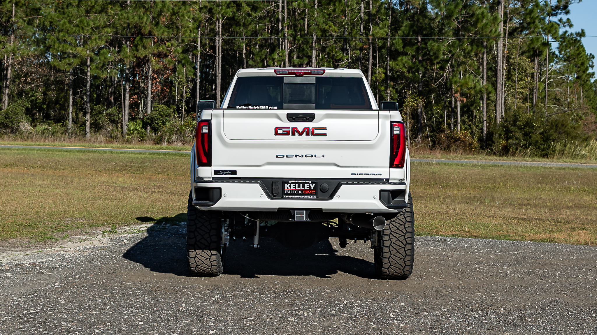 GMC 2500 Signature White