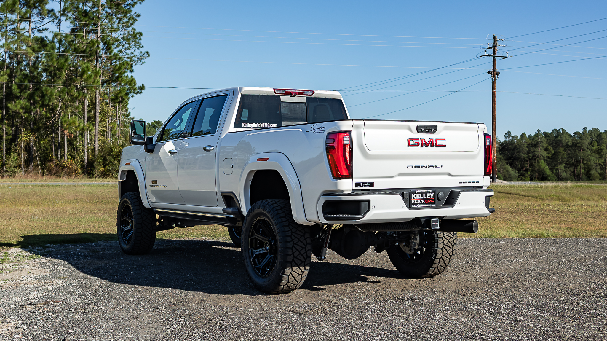 GMC 2500 Signature White