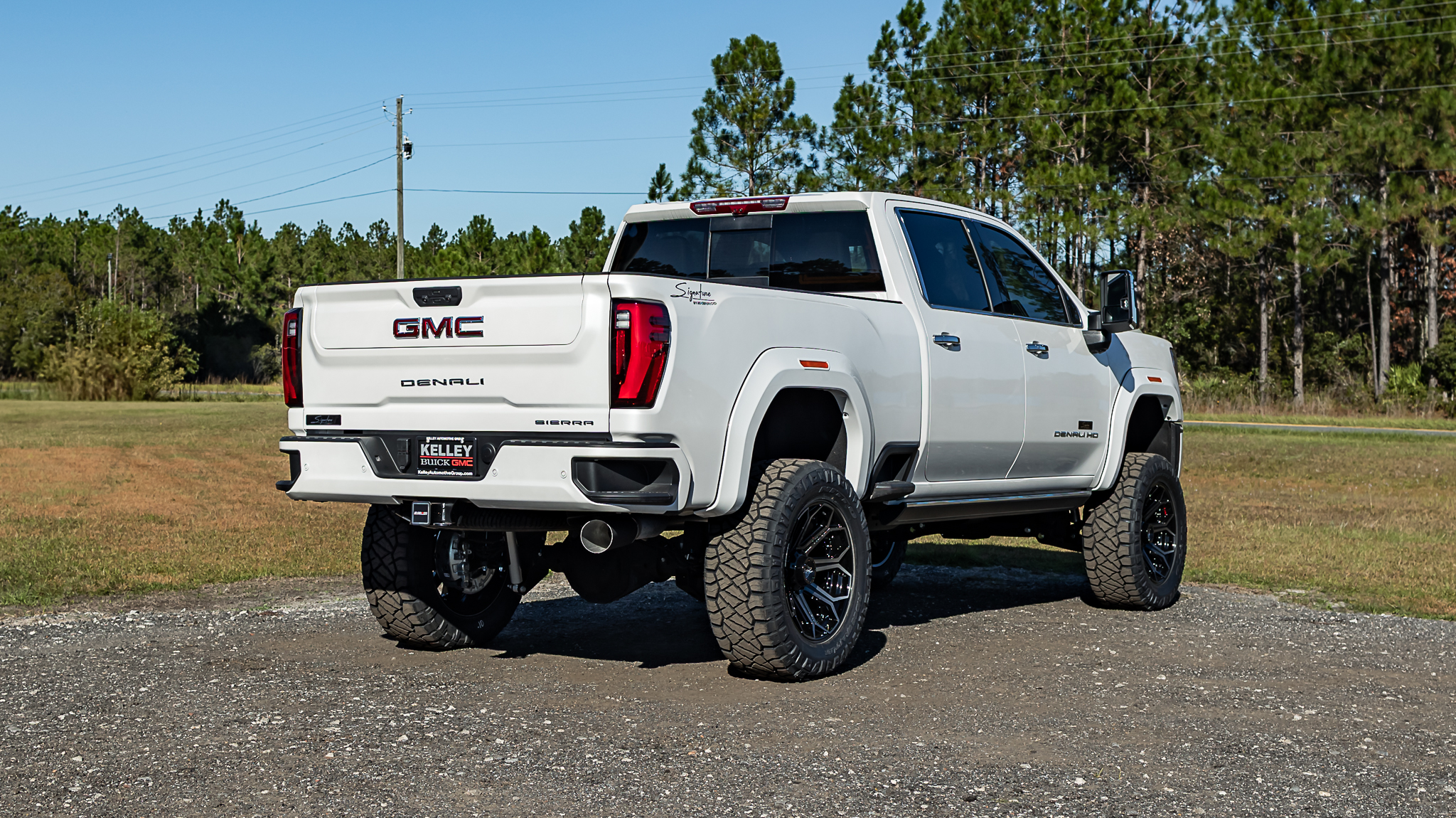 GMC 2500 Signature White