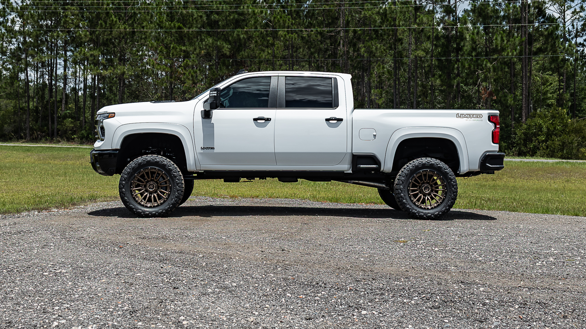 Chevy 2500 Limited Summit White