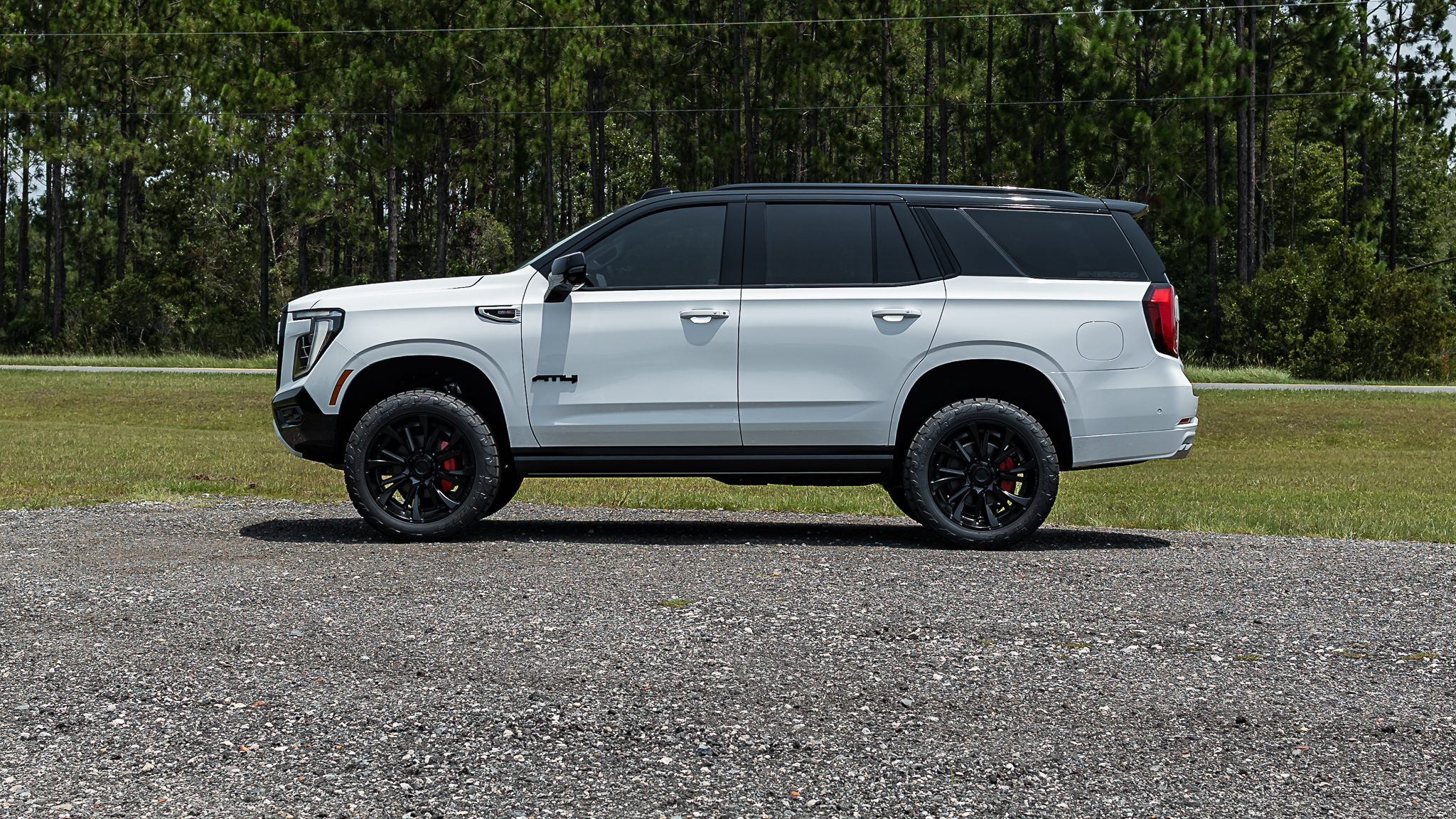 GMC Yukon Signature Summit White