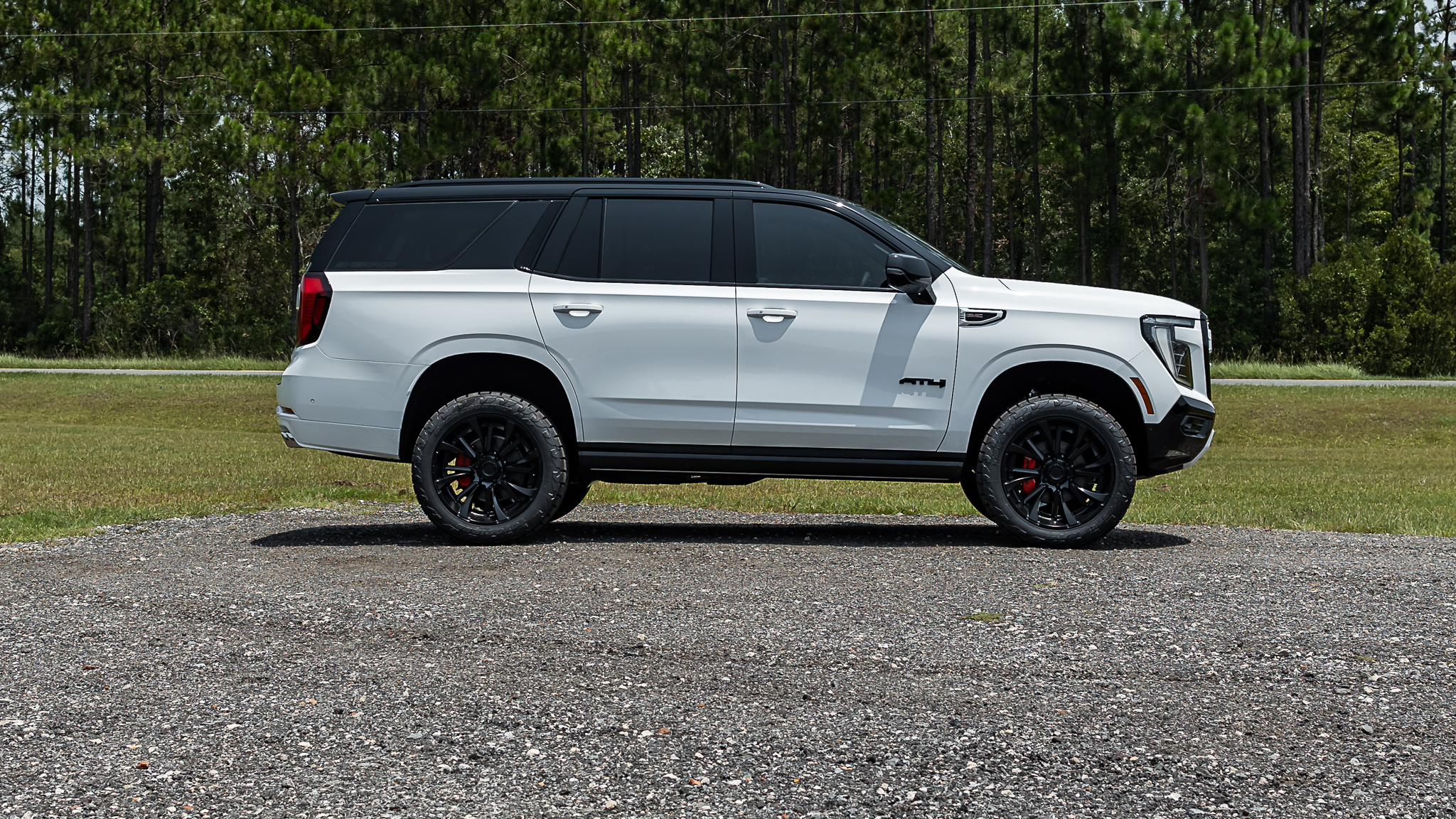 GMC Yukon Signature Summit White