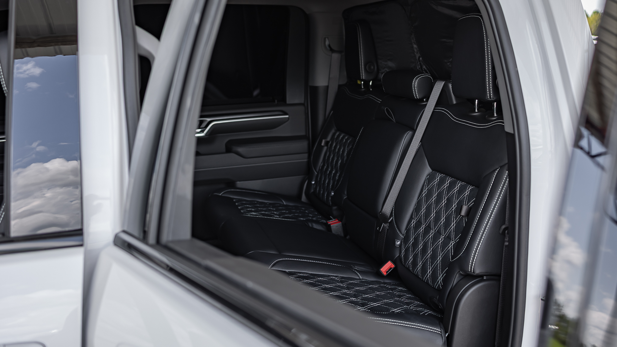 GMC 2500 Savage Summit White