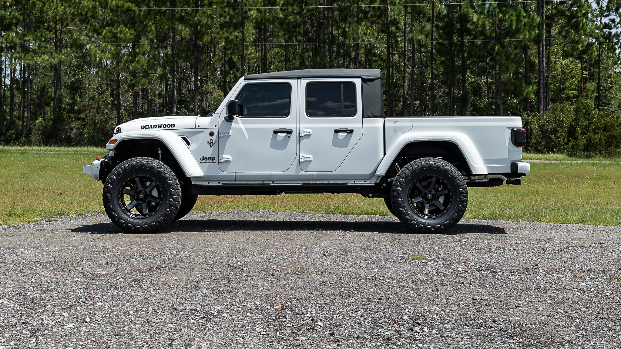 Jeep Gladiator Deadwood Bright White
