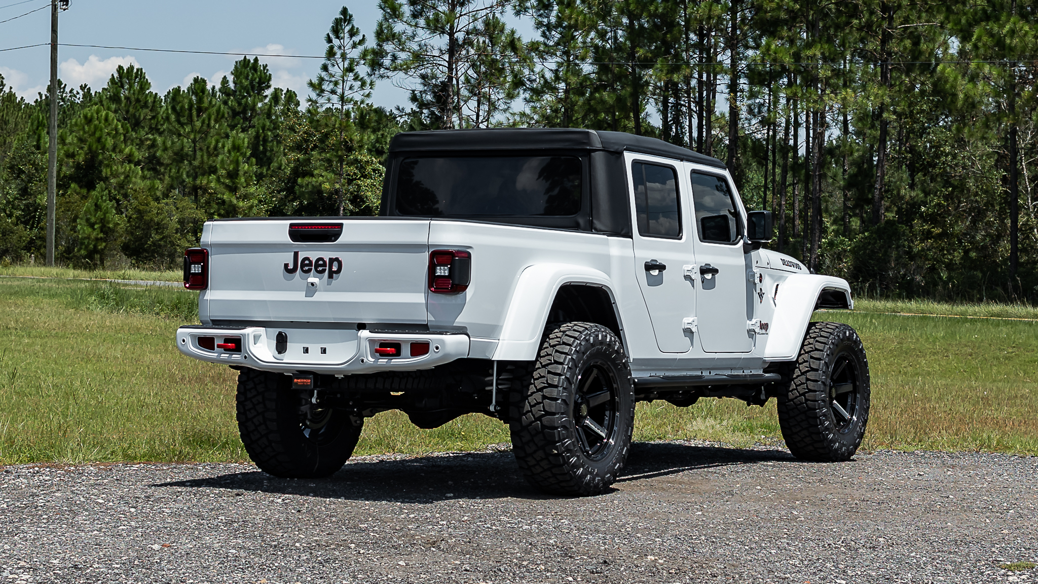 Jeep Gladiator Deadwood Bright White