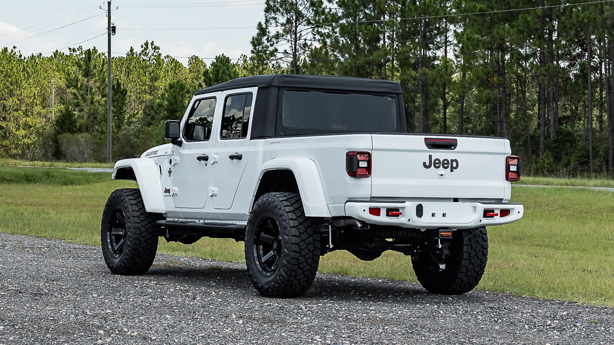 Jeep Gladiator Deadwood Bright White