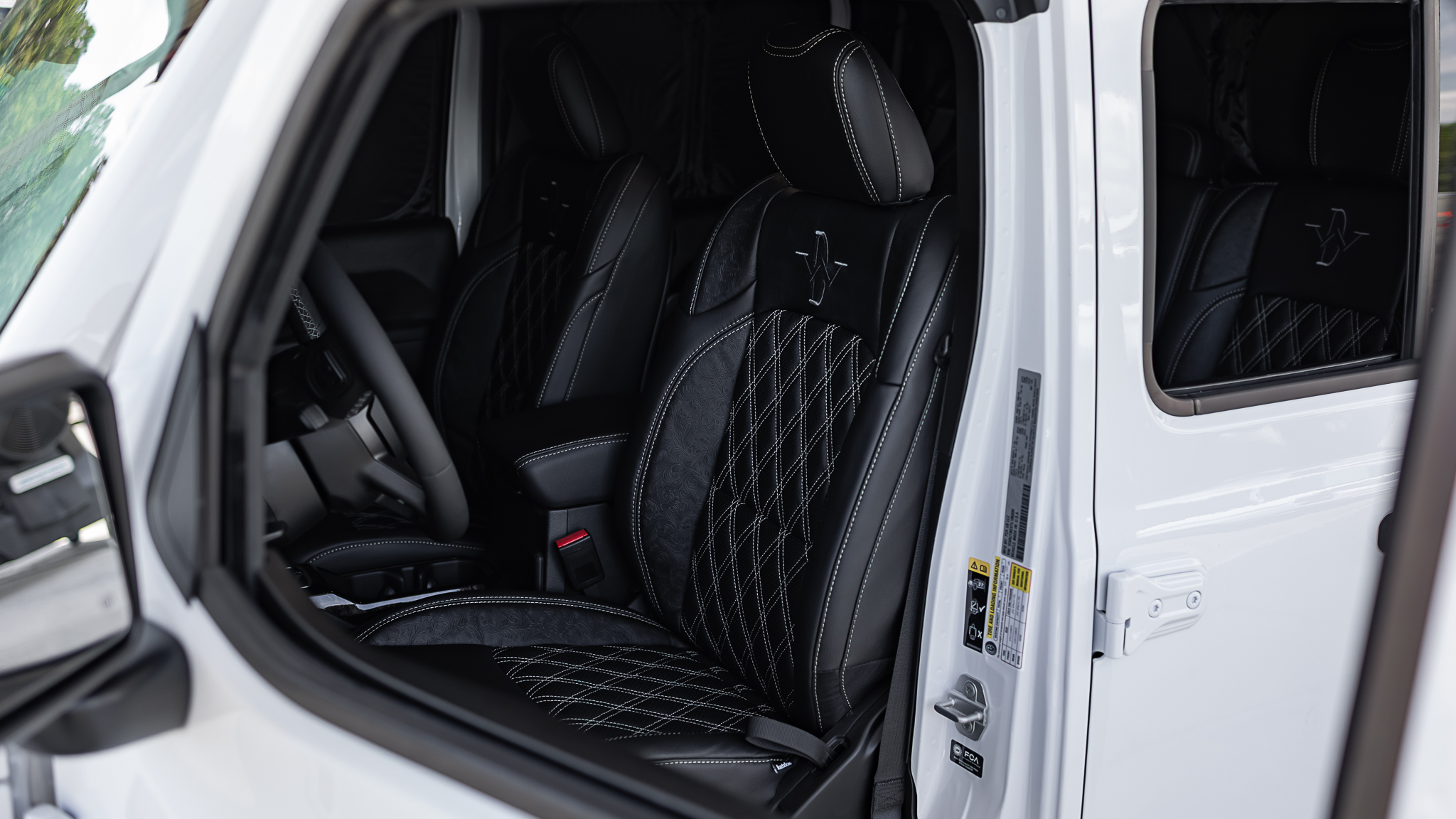 Jeep Gladiator Deadwood Bright White