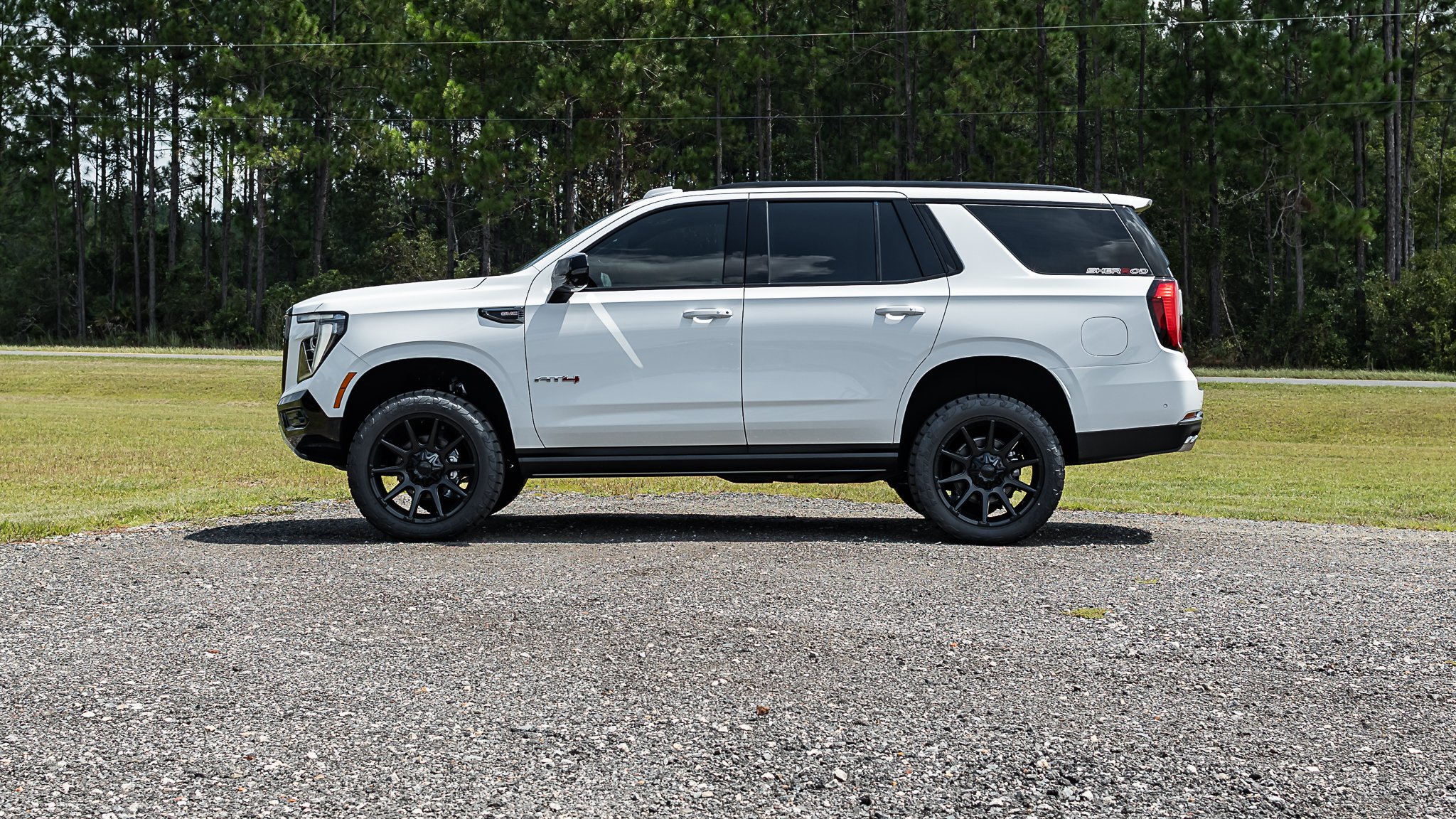 GMC Yukon Signature Summit White