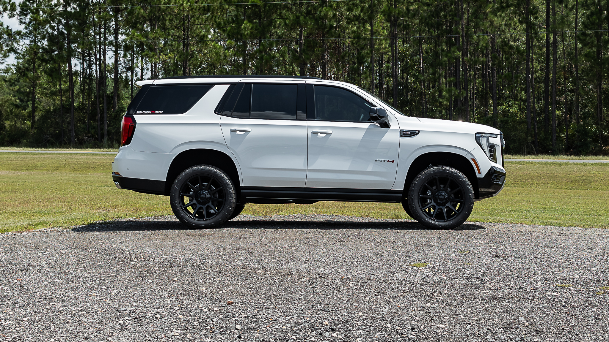 GMC Yukon Signature Summit White