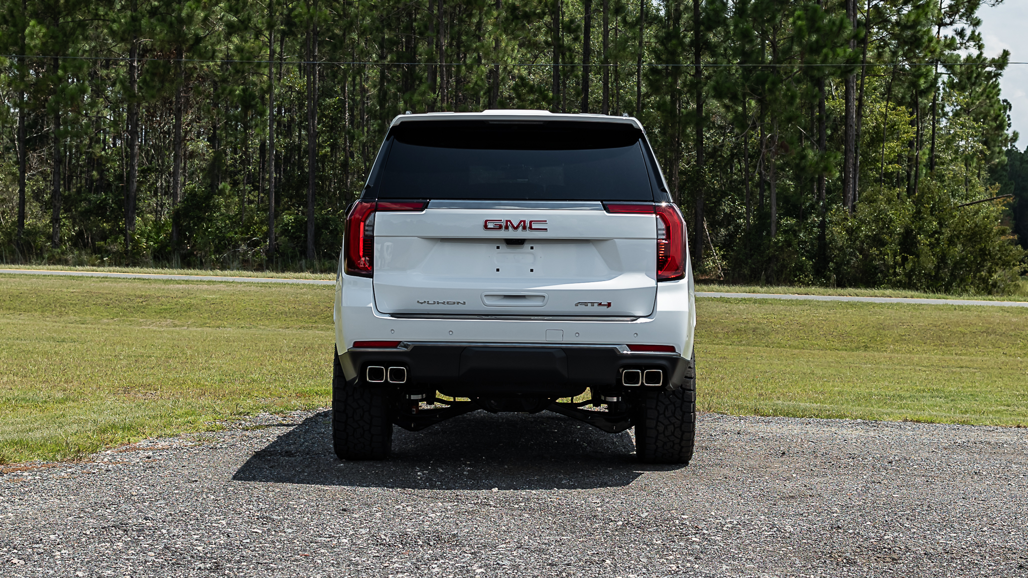 GMC Yukon Signature Summit White