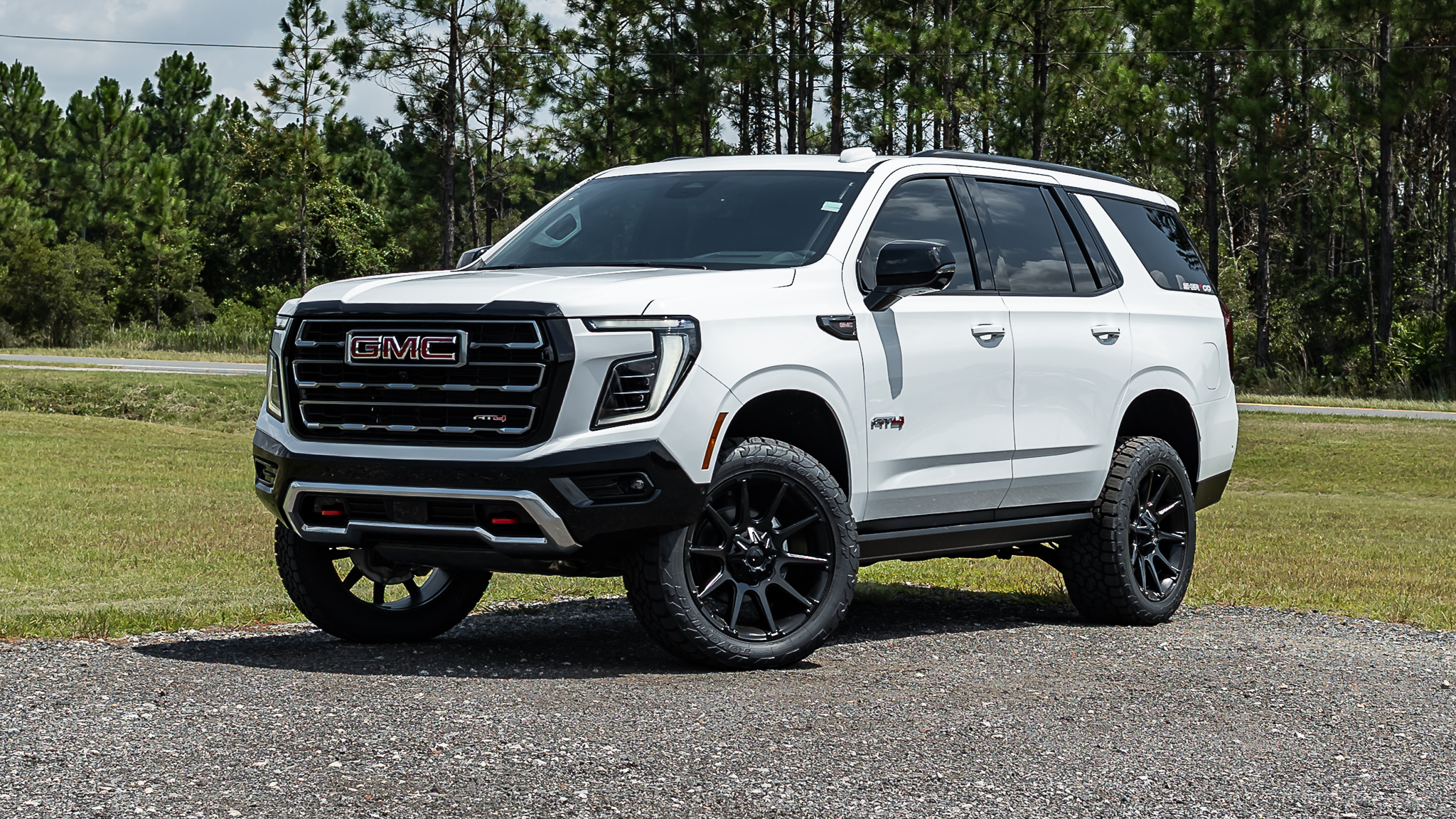 GMC Yukon Signature Summit White