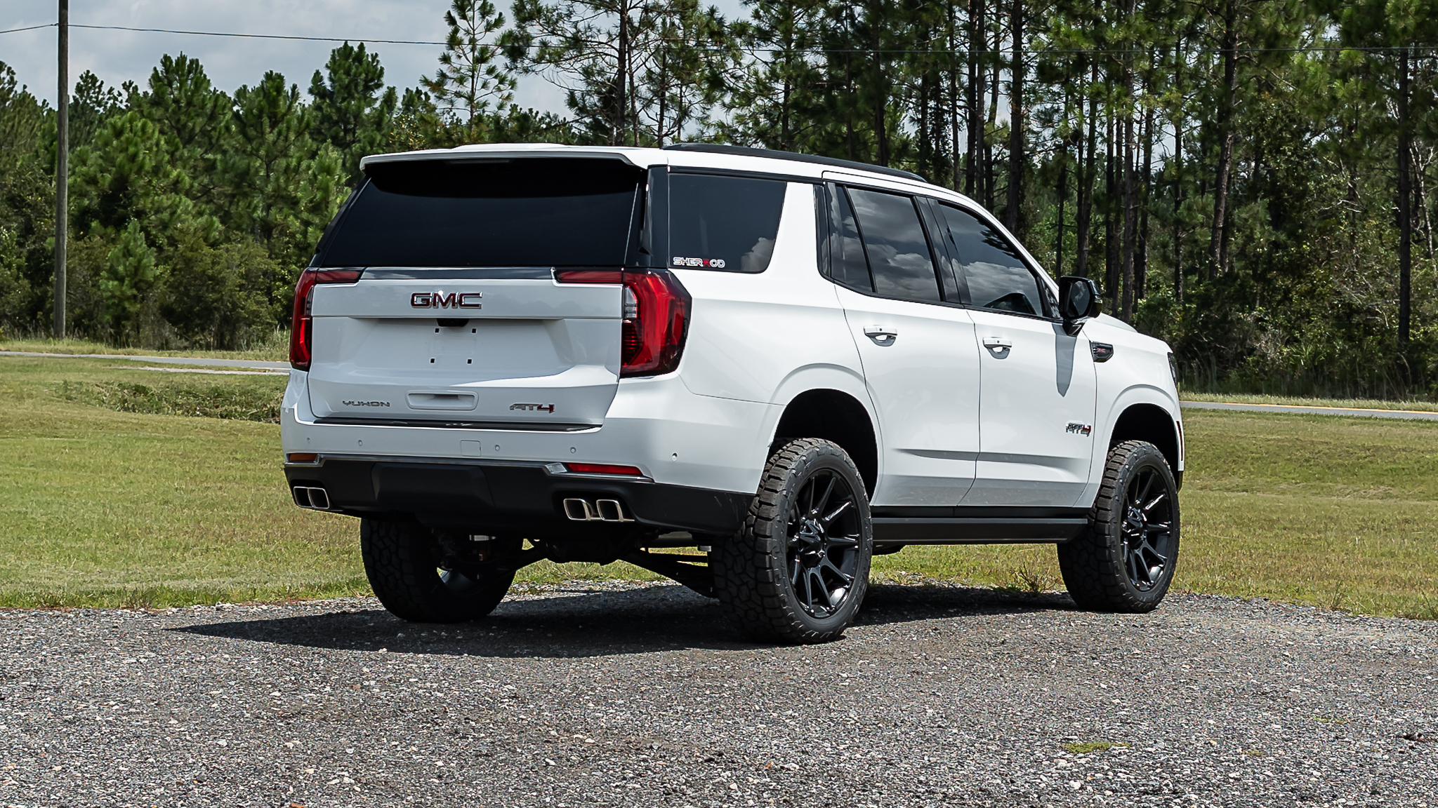 GMC Yukon Signature Summit White