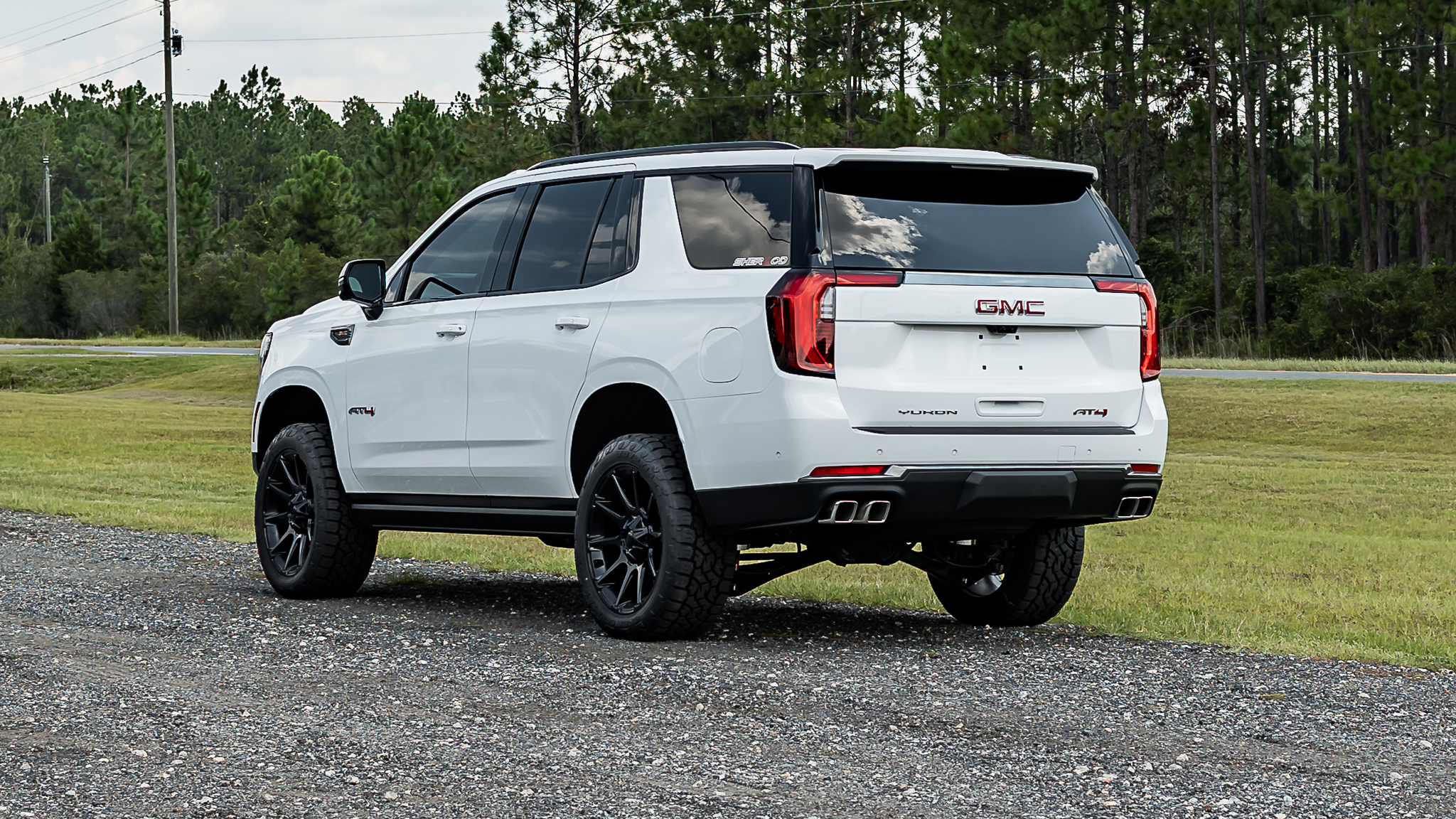 GMC Yukon Signature Summit White